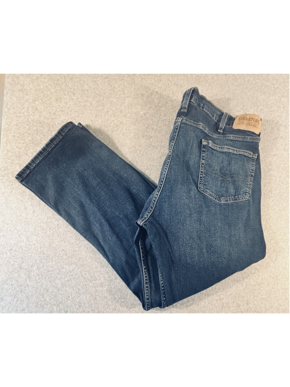 Signature Levi Strauss Jeans Mens 42x30 Straight Fit Medium Wash‎ Denim Pants